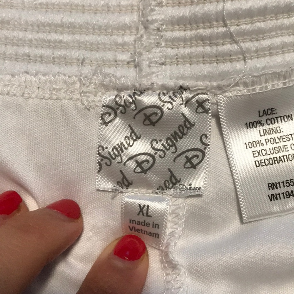 White Eyelet Ruffle Layered Shorts - Picture 3 of 4